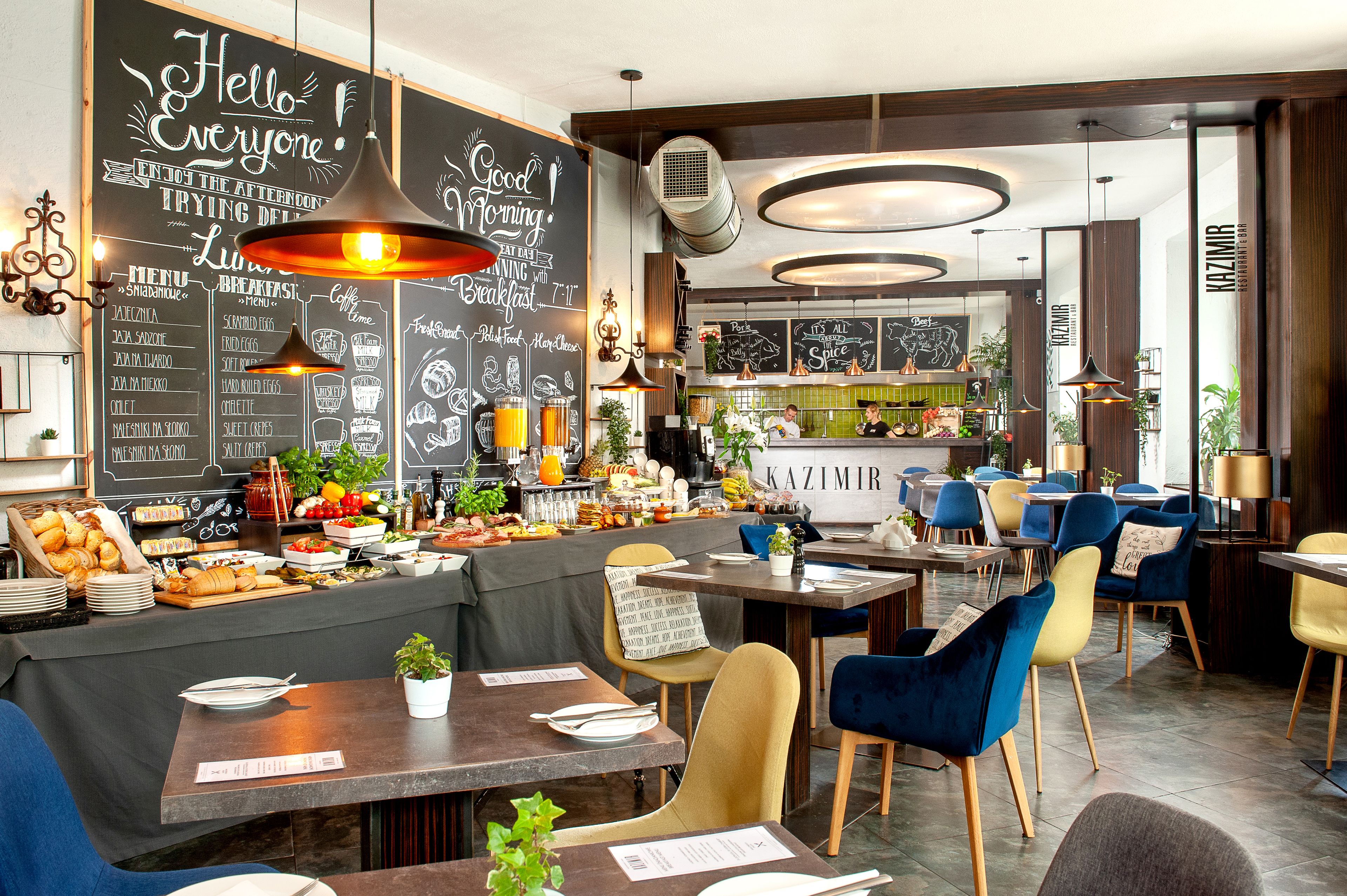 daily buffet breakfast (pln 69 per person)