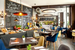 Daily buffet breakfast (PLN 69 per person)