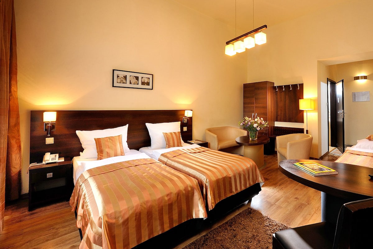 Standard Triple Room | Minibar, in-room safe, desk, laptop workspace