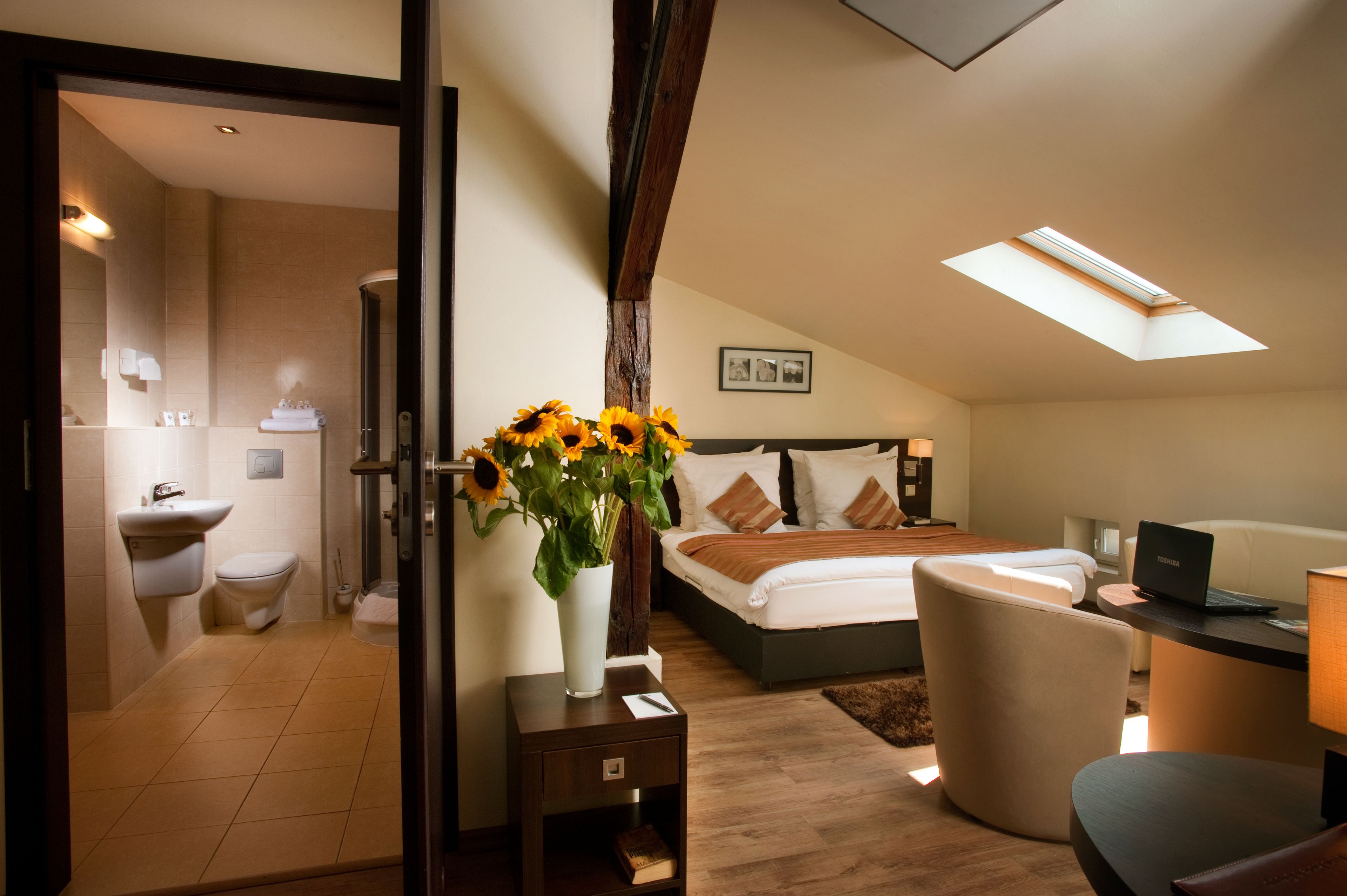 minibar, in-room safe, desk, laptop workspace