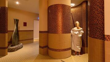 Sauna, Dampfbad, Körperbehandlungen, Aromatherapie, Warmsteinmassagen