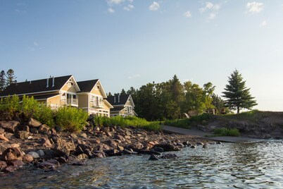 Larsmont Cottages