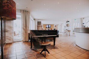 Lobby - Seehotel Töpferhaus (Alt Duvenstedt)