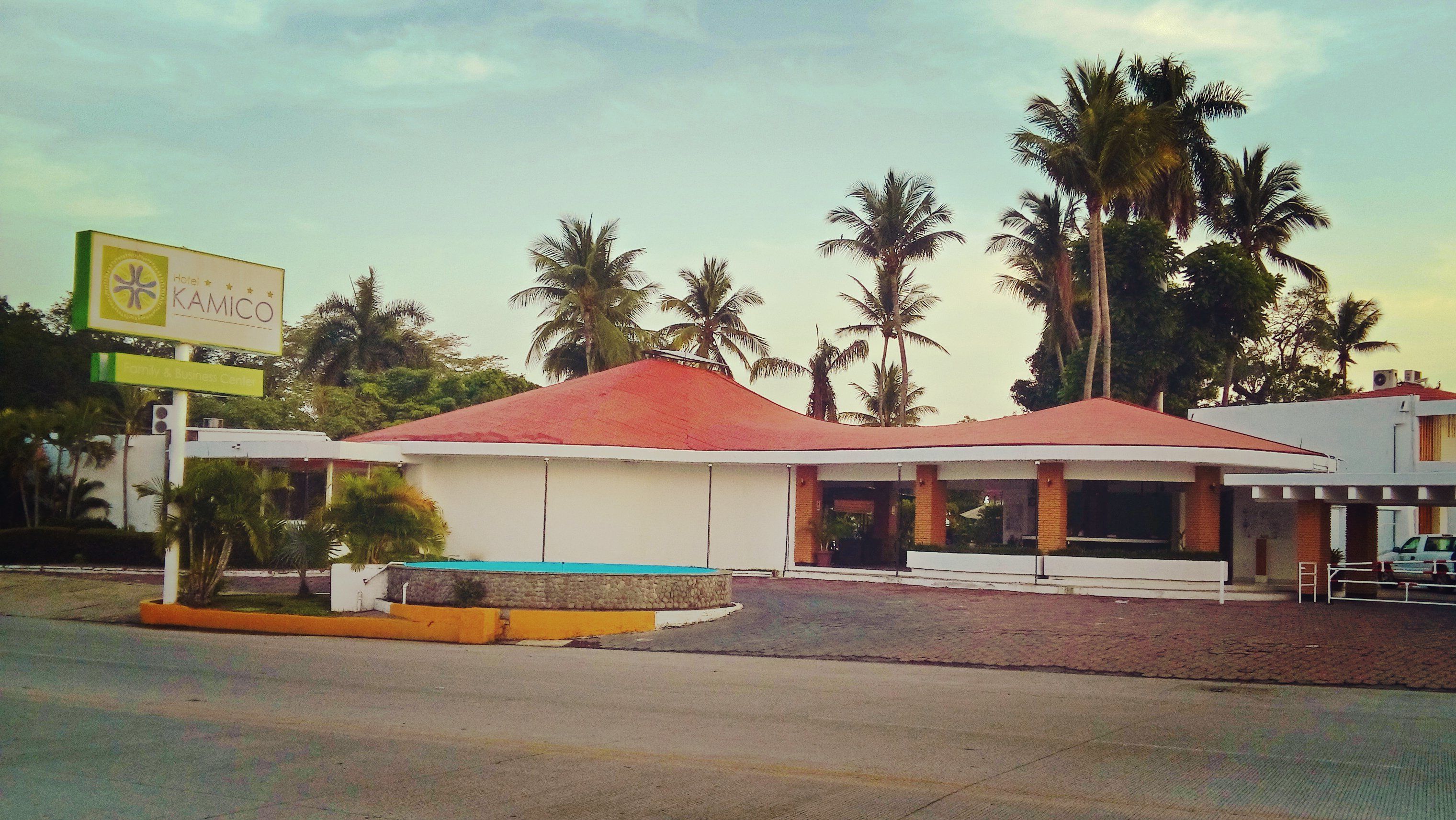 Vista frontal de la propiedad