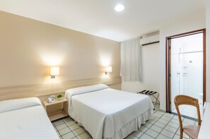 Apartamento estándar | Baño | Ducha y cabezal de ducha tipo lluvia
