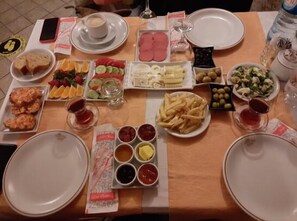 Free daily buffet breakfast