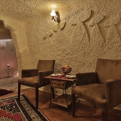 Honeymoon Room | Living room