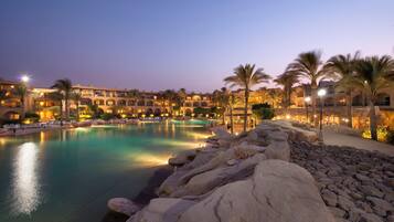 Deluxe Room, Pool View | Terrace/patio