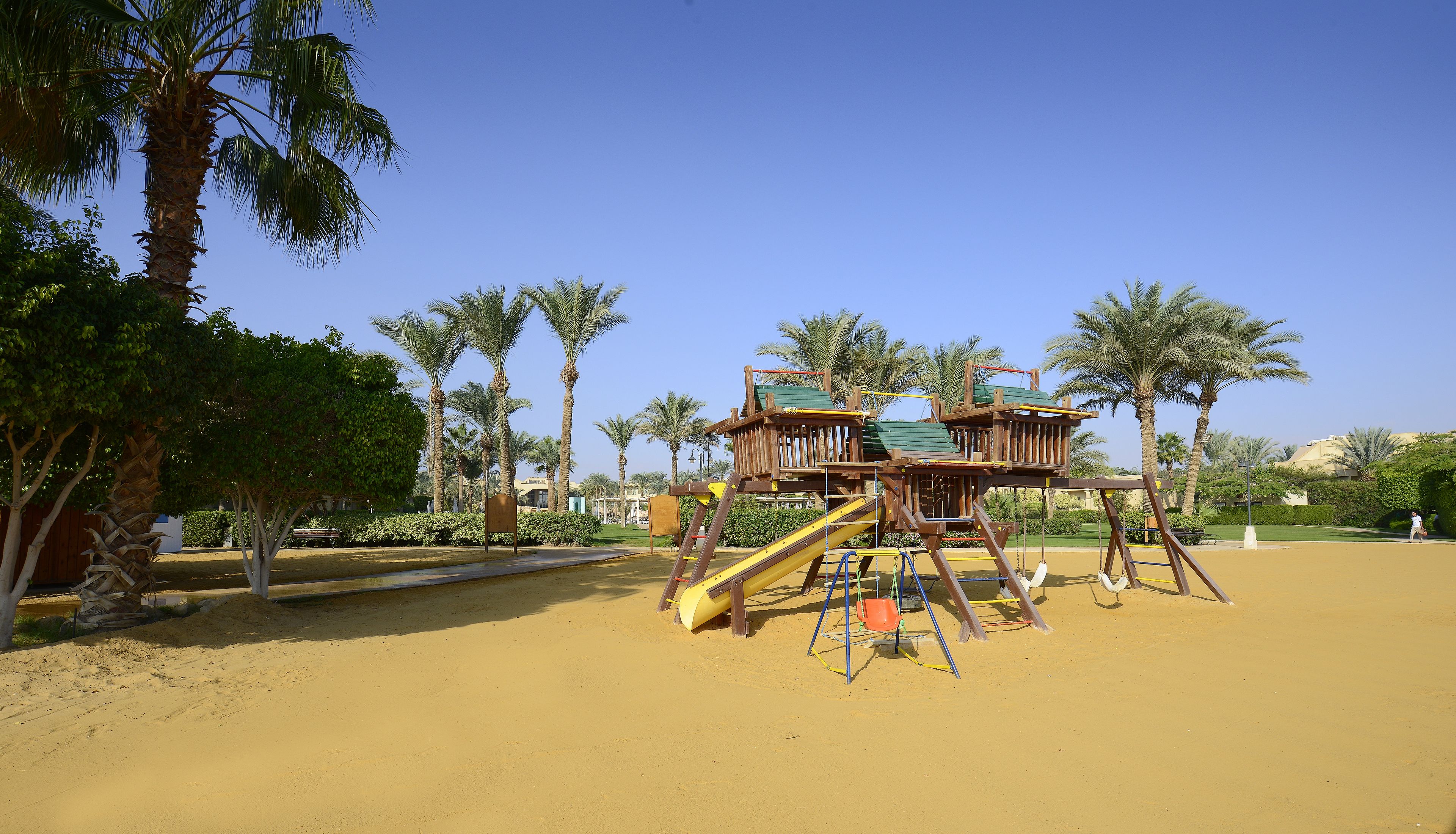Tempat bermain anak - outdoor
