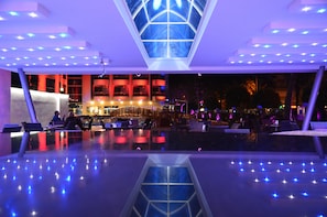 2 bars/lounges, 2 poolside bars