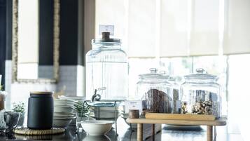 Dagelijks ontbijtbuffet (EUR 12 per persoon)