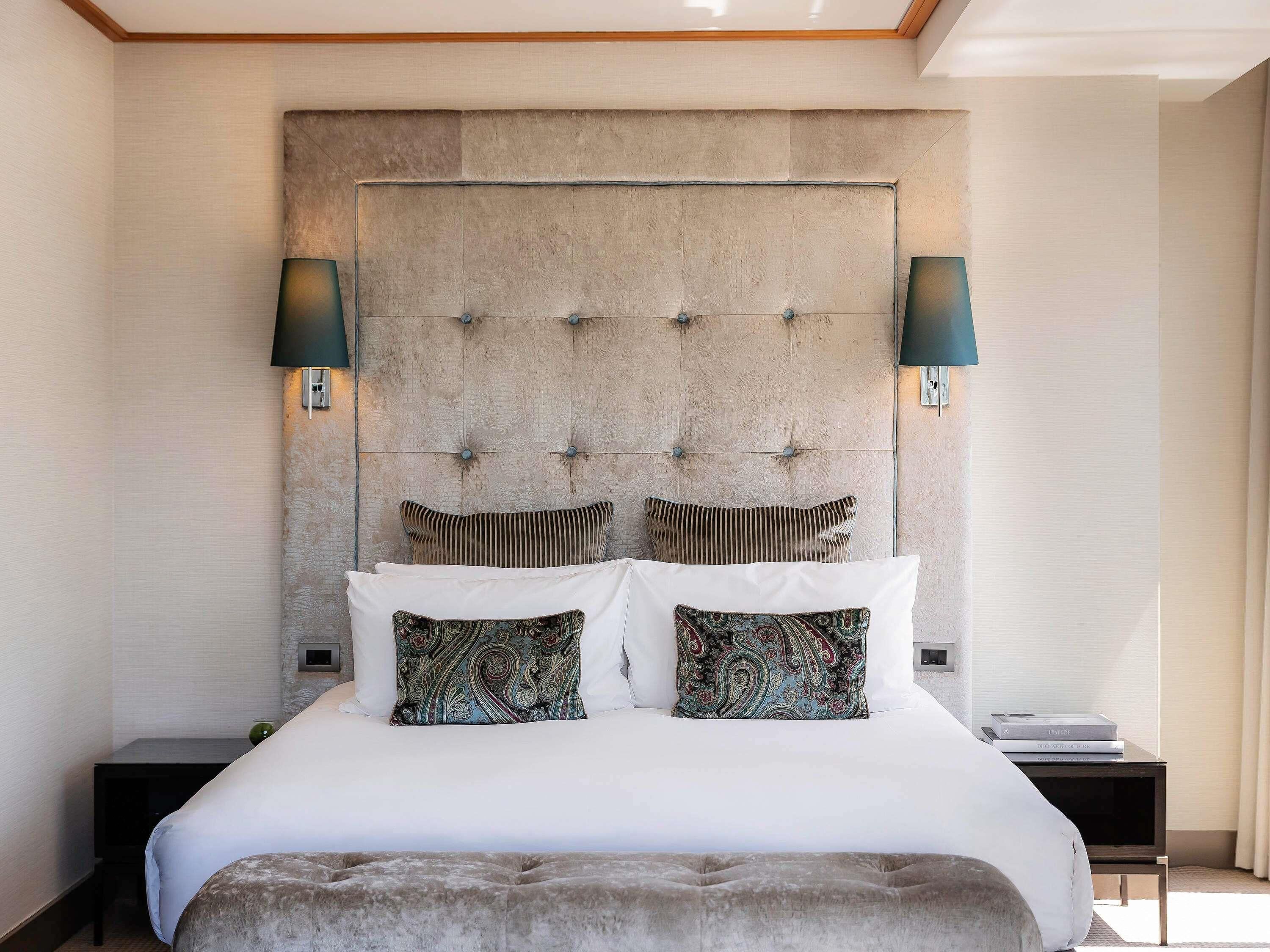 Suite Junior, 1 letto king | Minibar, una cassaforte in camera, una scrivania, postazione laptop