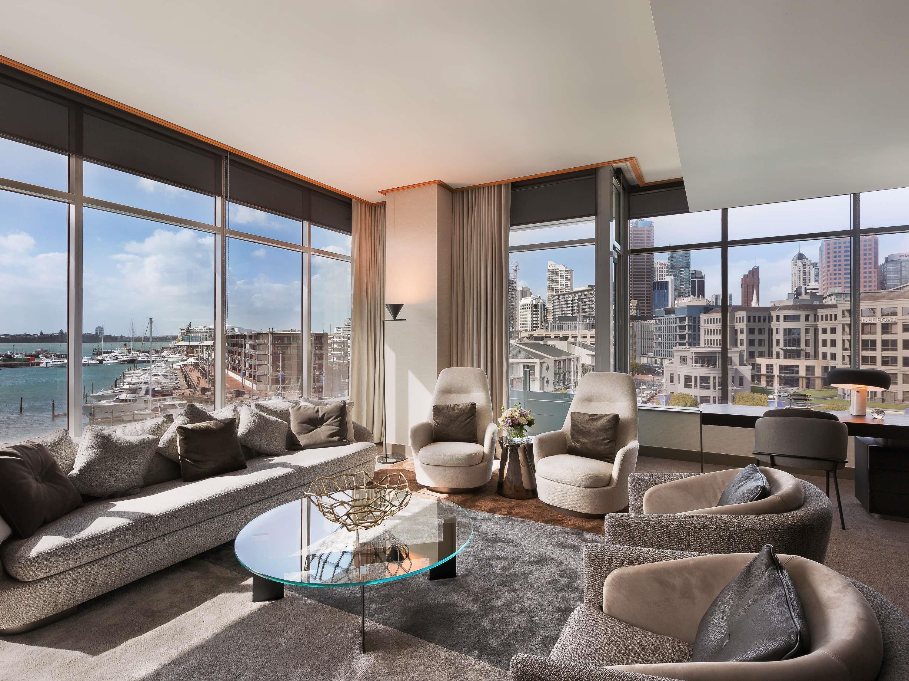 Club Suite, 1 King Bed, Club Lounge Access (Opera) | Minibar, in-room safe, desk, laptop workspace