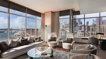 Club Suite, 1 King Bed, Club Lounge Access (Opera) | Minibar, in-room safe, desk, laptop workspace