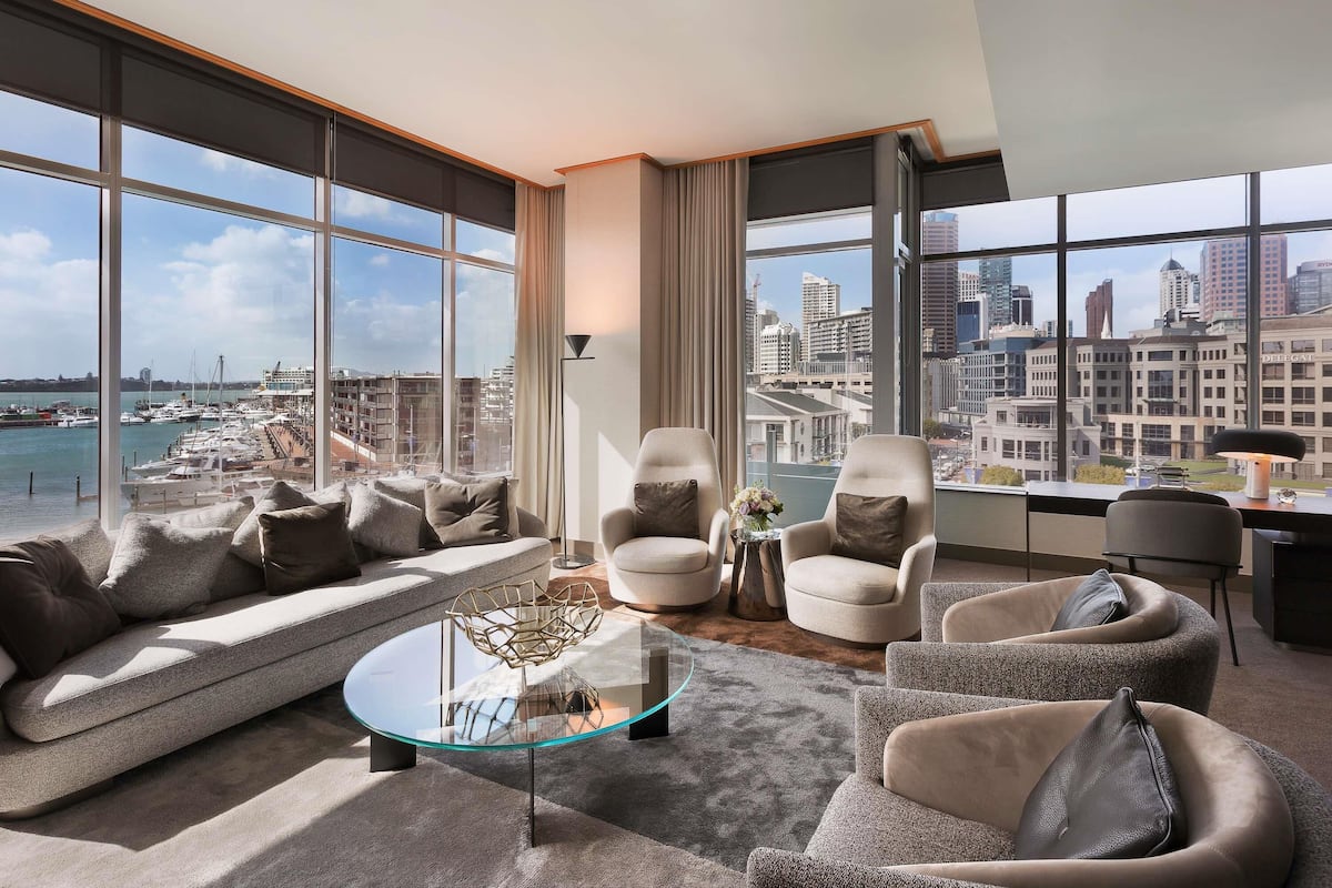 Club Suite, 1 King Bed, Club lounge access (Opera)