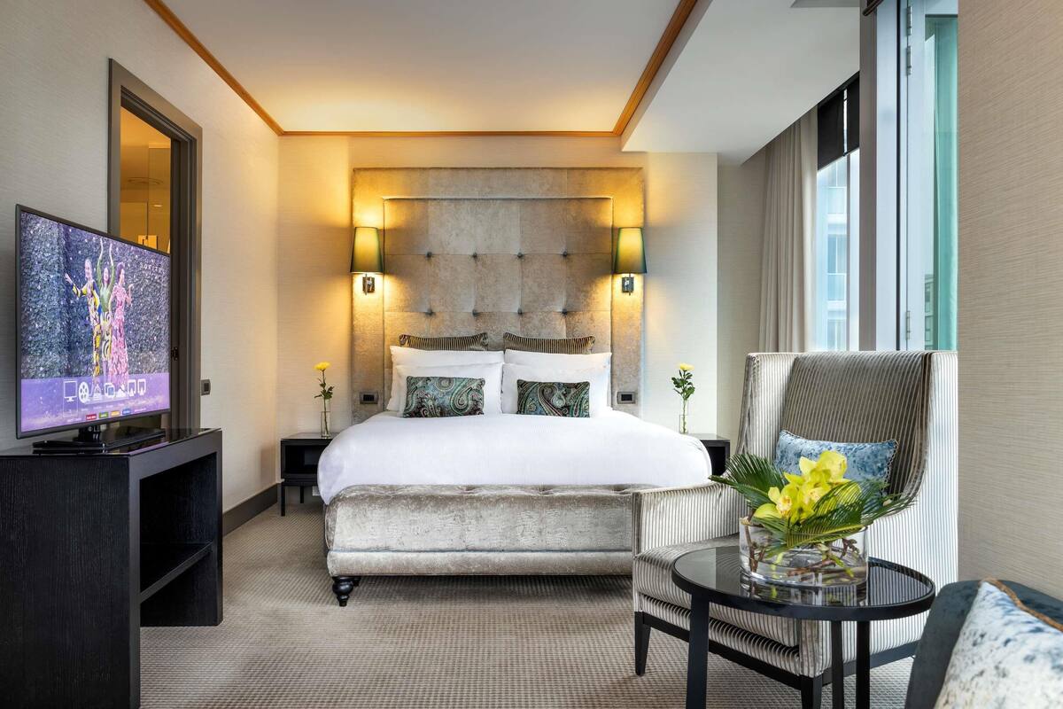 Junior Suite, 1 King Bed | Minibar, in-room safe, desk, laptop workspace