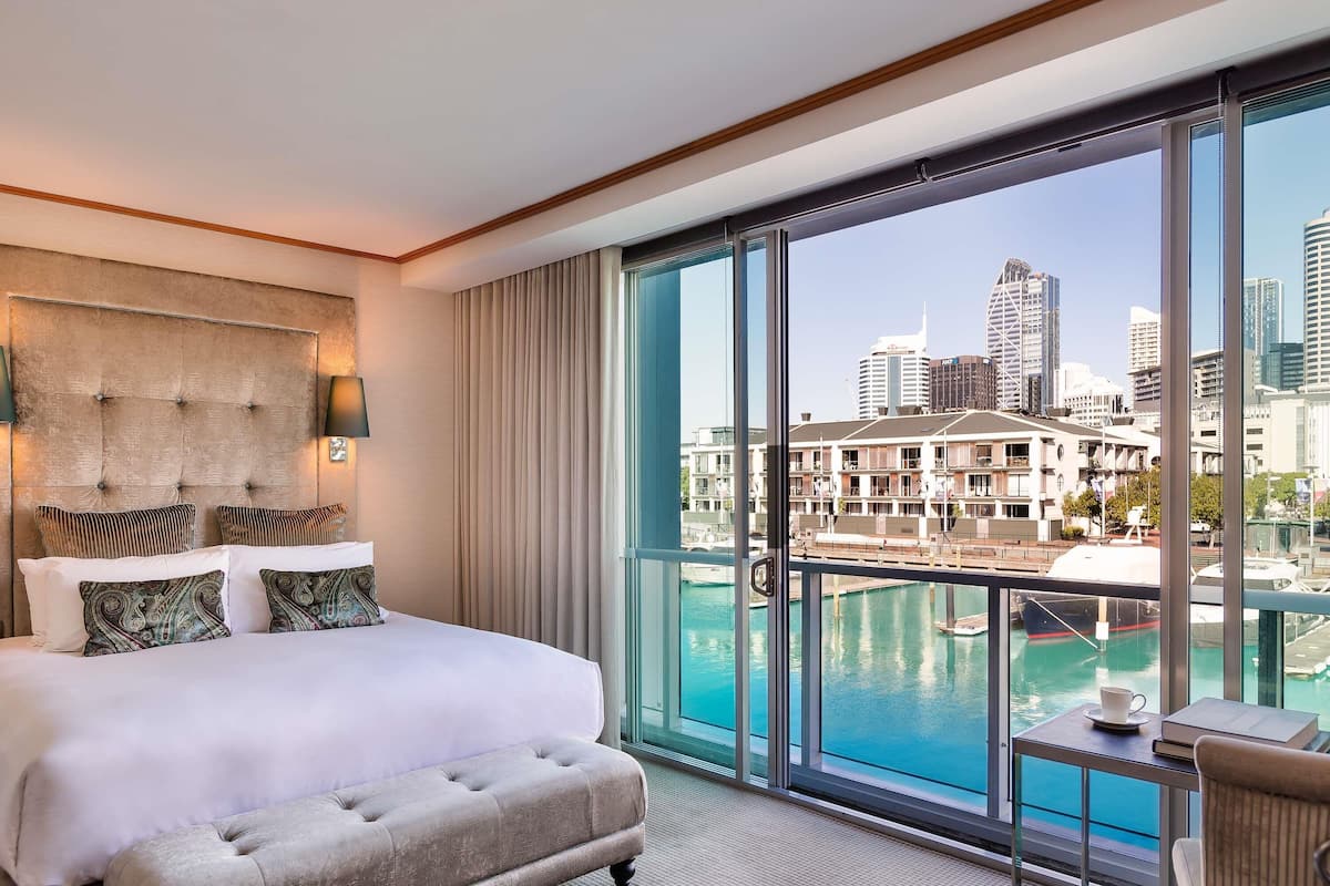 Minibar, in-room safe, desk, laptop workspace