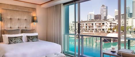 Minibar, in-room safe, desk, laptop workspace