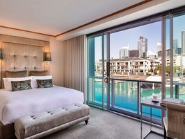 Luxury-Zimmer, 1 King-Bett, Blick auf den Jachthafen (Club Millesime access) | Minibar, Zimmersafe, Schreibtisch, laptopgeeigneter Arbeitsplatz