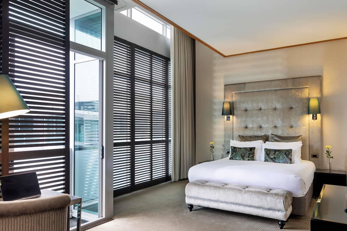 Luxury Room, 1 King Bed (Atrium View)