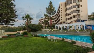 Outdoor pool, pool umbrellas