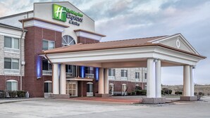 A Holiday Inn Express & Suites hotel with a brick facade and a covered entrance. - Holiday Inn Express & Suites Vandalia by IHG (Vandalia)
