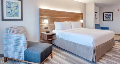 Holiday Inn Express & Suites Vandalia by IHG