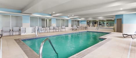 Indoor pool, sun loungers