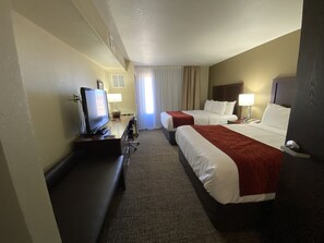 Suite, Multiple Beds, Non Smoking | Desk, blackout drapes, iron/ironing board, free cribs/infant beds - Comfort Inn & Suites Goodland (Goodland)