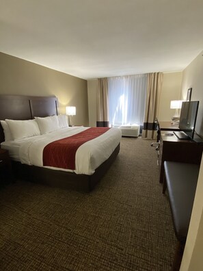 办公桌、遮光窗帘、熨斗/熨衣板、免费婴儿床