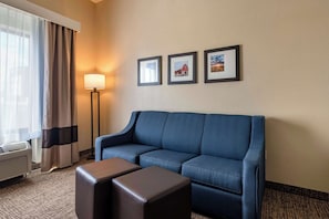 Room, 1 King Bed, Accessible, Non Smoking (Mid-Level Floor) | Desk, blackout curtains, iron/ironing board, free cots/infant beds - Comfort Inn & Suites Goodland (Goodland)