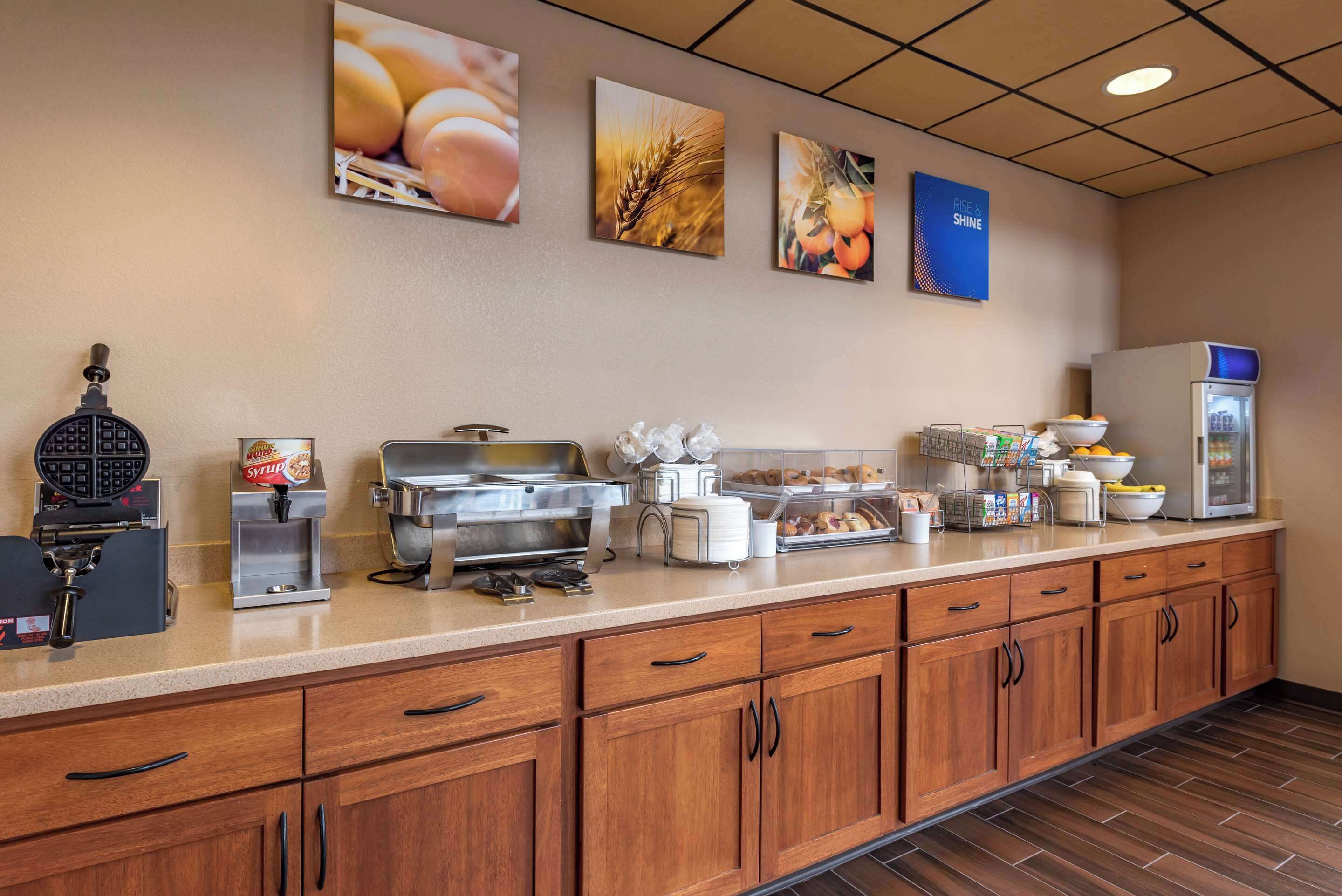 free daily on-the-go breakfast