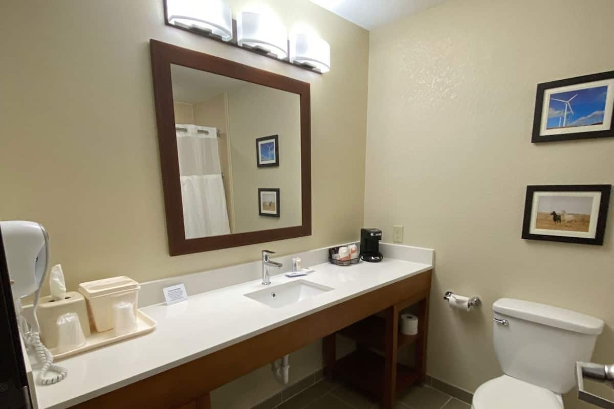 Bathroom | Hair dryer, towels