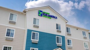 A multi-story hotel with a sign reading "Extended Stay America." - Extended Stay America Select Suites - Fayetteville (Fayetteville)