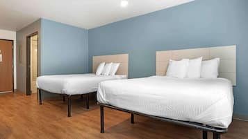Standaard studio, 2 queensize bedden, niet-roken, koelkast & magnetron | Een bureau, een laptopwerkplek, een strijkplank/strijkijzer, gratis wifi