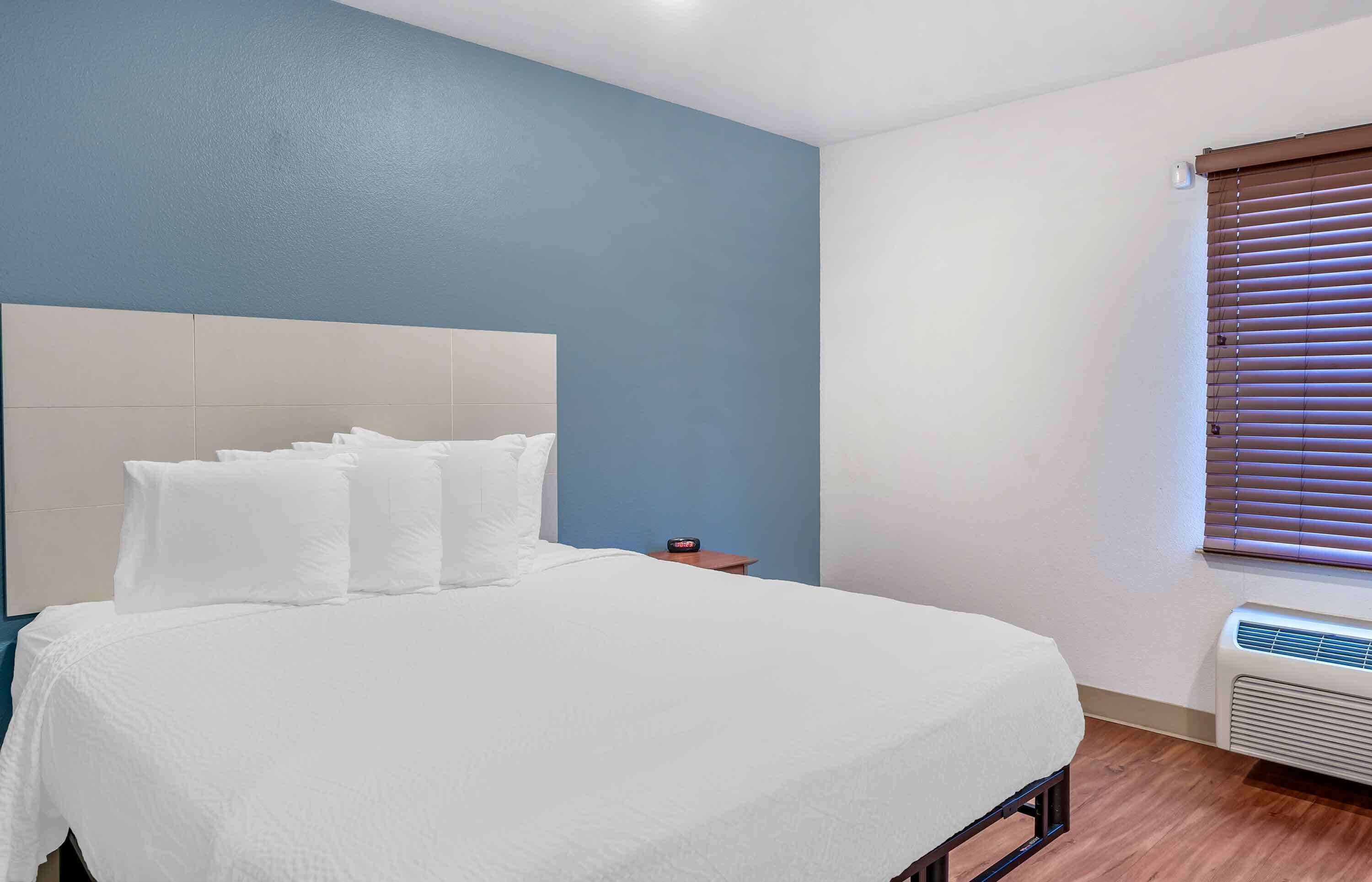 Standard Studio, 1 Queen Bed, Non Smoking, Refrigerator & Microwave | Desk, laptop workspace, iron/ironing board, free WiFi