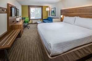 In-room safe, desk, iron/ironing board, free WiFi - Holiday Inn Express and Suites Modesto by IHG (Modesto)
