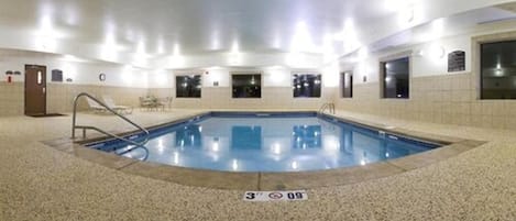 Innendørsbasseng