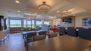 Café da manhã com buffet grátis todos os dias