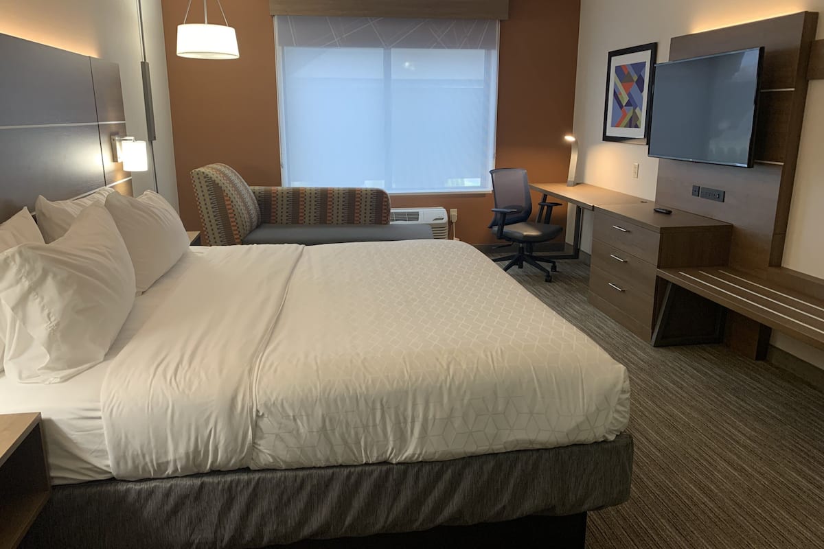 1 bedroom, in-room safe, desk, iron/ironing board