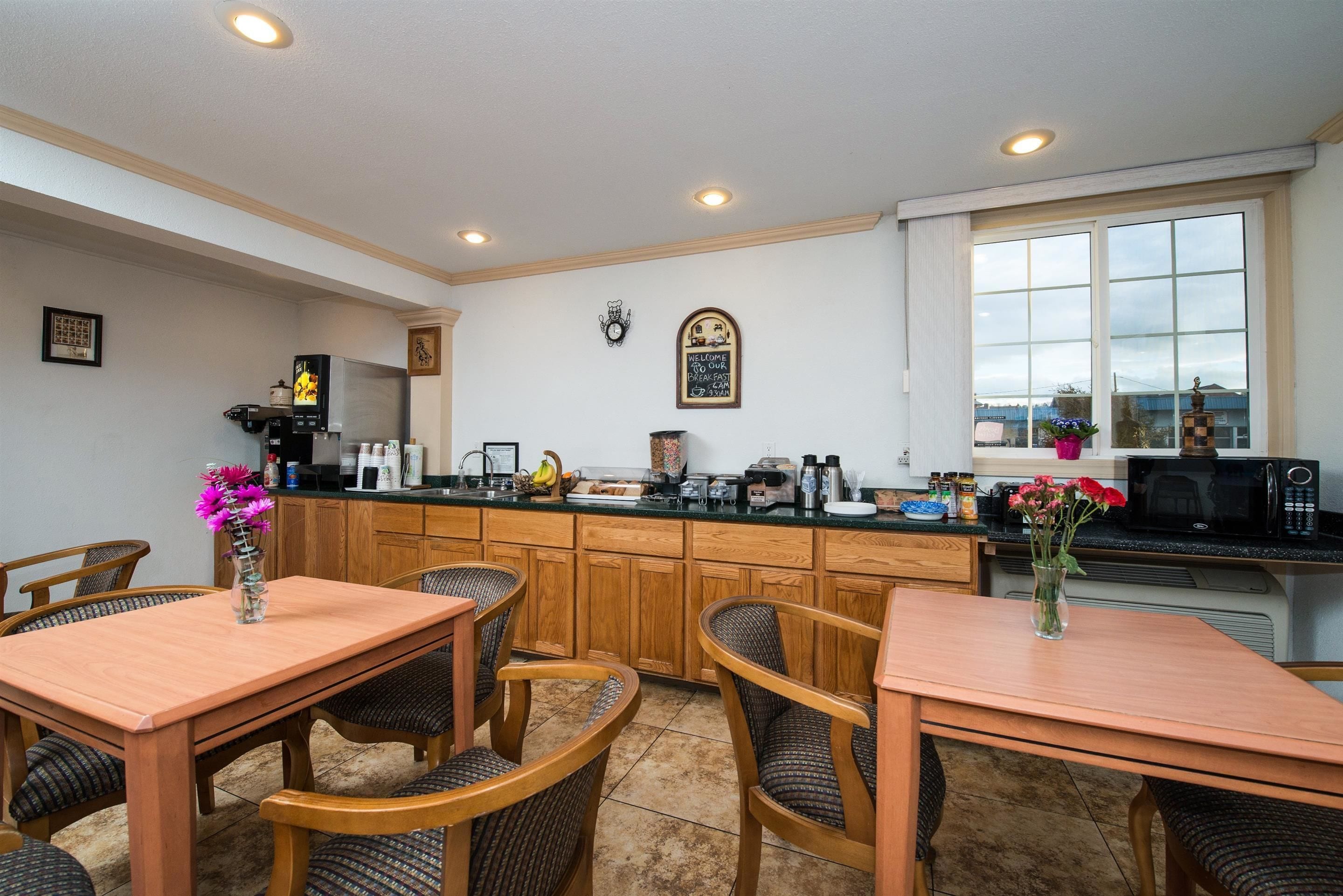 Free daily continental breakfast