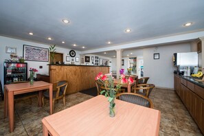 Free daily continental breakfast 