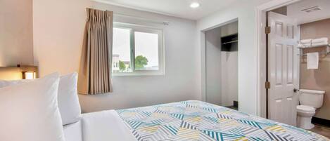 Blendingsgardiner, strykejern/-brett, wi-fi (inkludert) og sengetøy