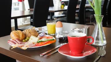 Frokostbuffé hver dag (EUR 12 per person)