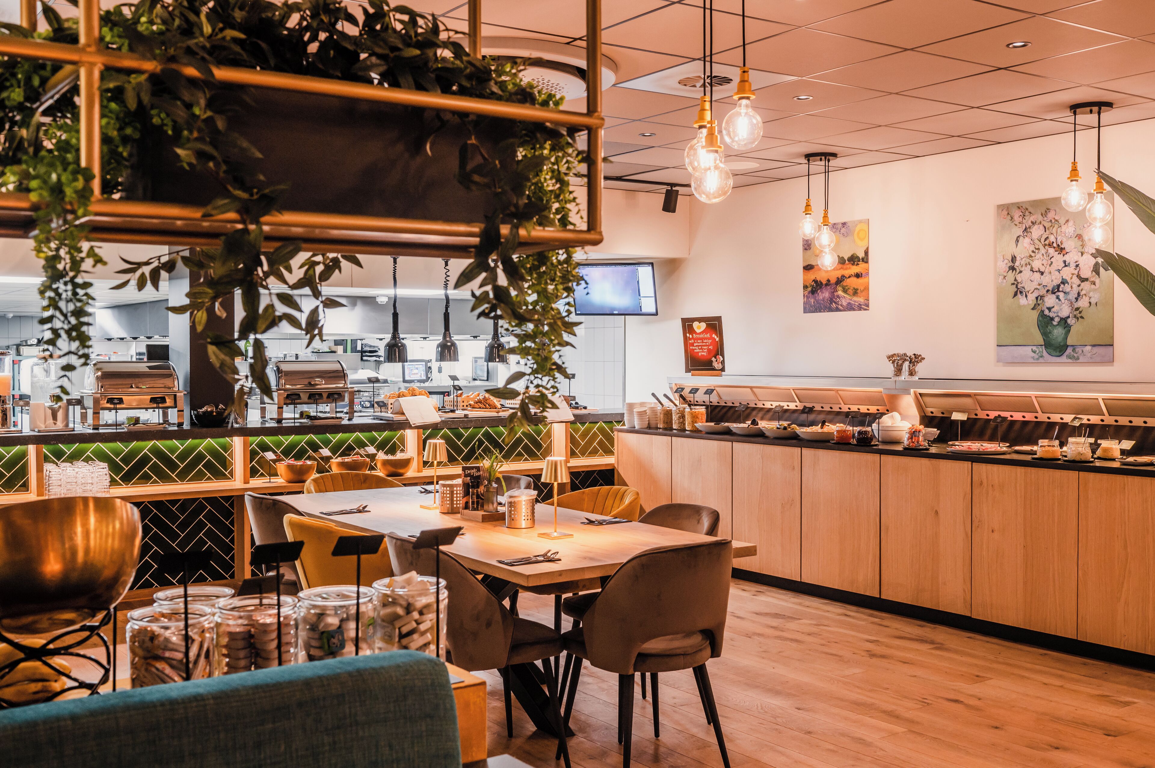 daily continental breakfast (eur 20 per person)