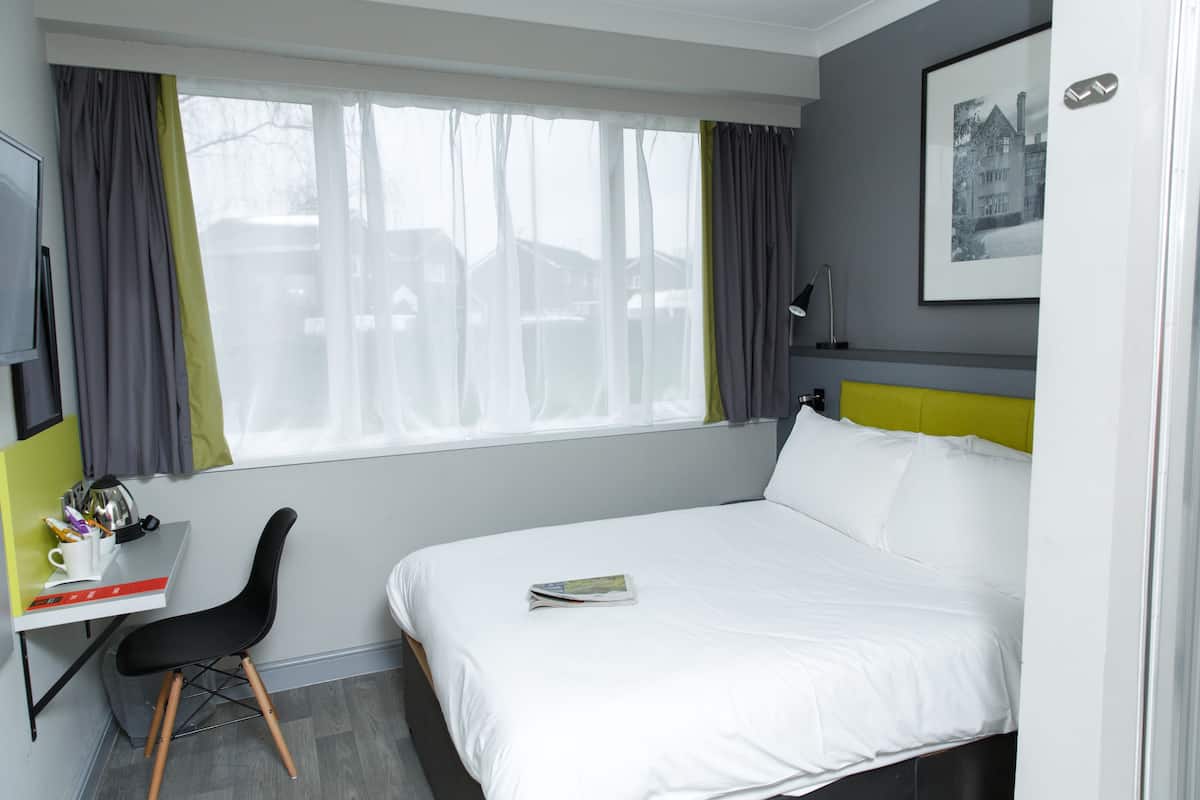 Standard Twin Room | Dihias secara berasingan, meja, seterika/papan seterika, Wi-fi percuma