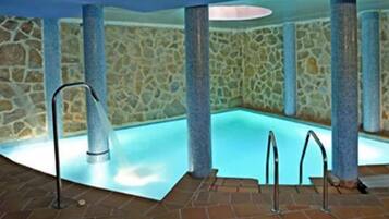 Een sauna, een bubbelbad, een stoombad, een Turks bad/hammam