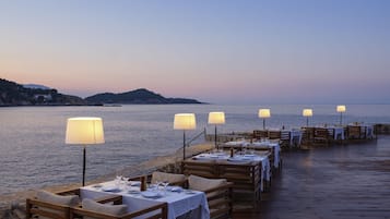 Breakfast, dinner served; international cuisine, sea views