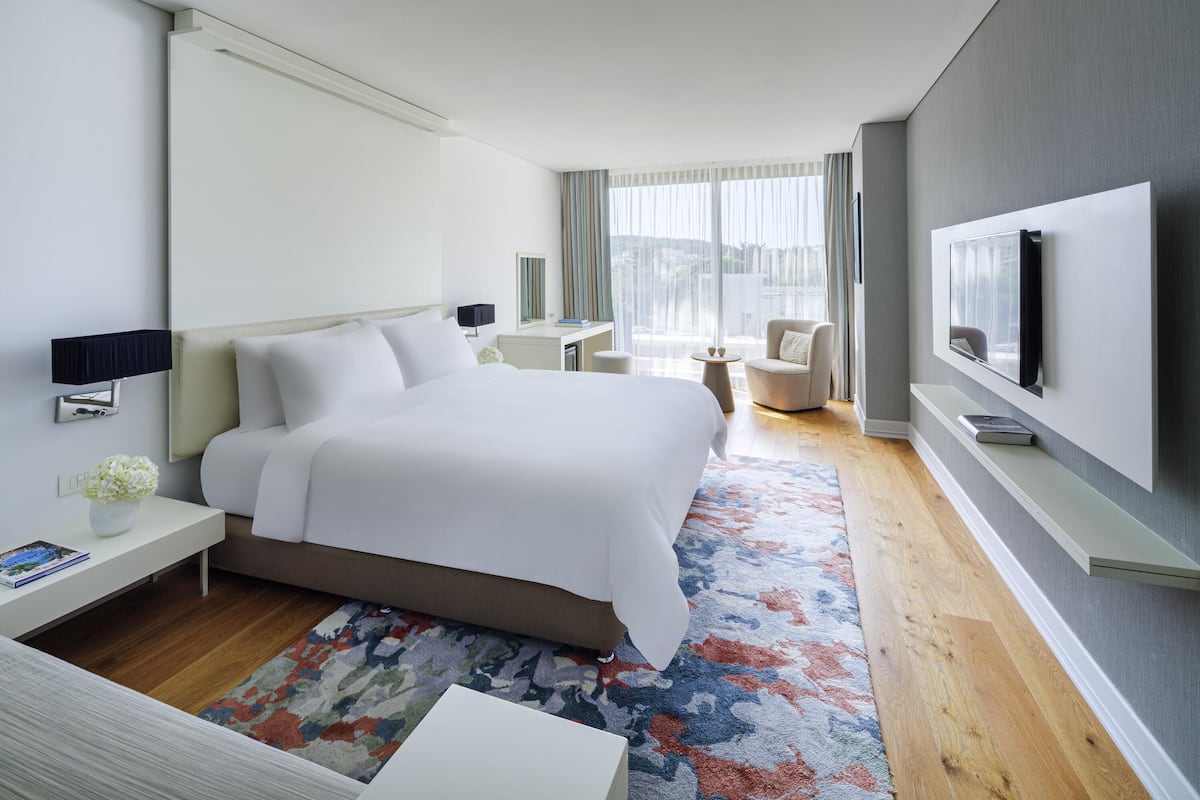 ห้องคลาสสิก, เตียงใหญ่ 1 เตียง | เครื่องนอนระดับพรีเมียม, ผ้านวมขนเป็ด, เตียงเมมโมรีโฟม, มินิบาร์