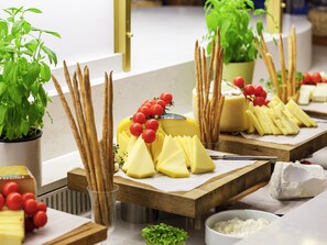 Esmorzar diari d'estil bufet gratuït